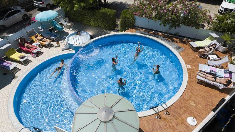 Offerte Fine Agosto 2019 Riccione Hotel Albicocco Con Piscina