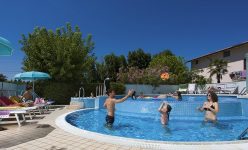 Offerta Estate Riccione Hotel per Famiglie con Piscina 