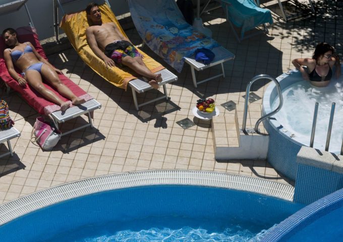 Piscina Hotel Albicocco, Family Hotel a Riccione